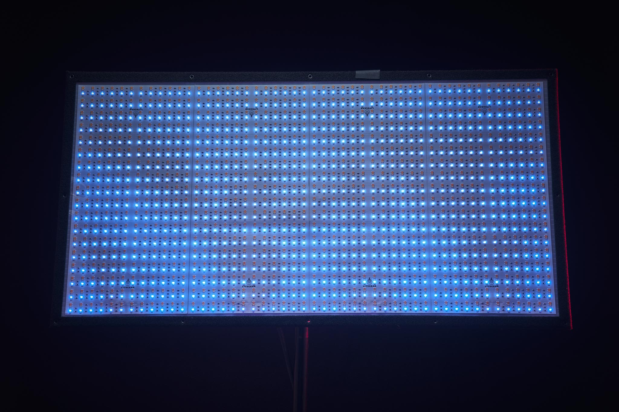 LiteMat Spectrum 4 Full RGB+W LED - 01